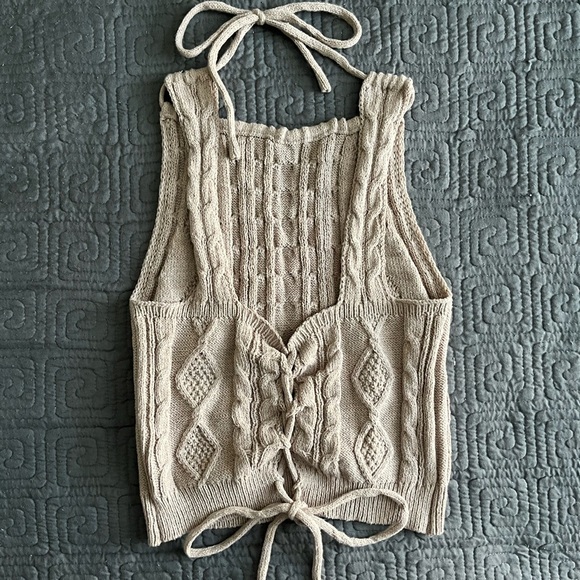 Beige Cable Knit Sleeveless Top - Picture 2 of 4